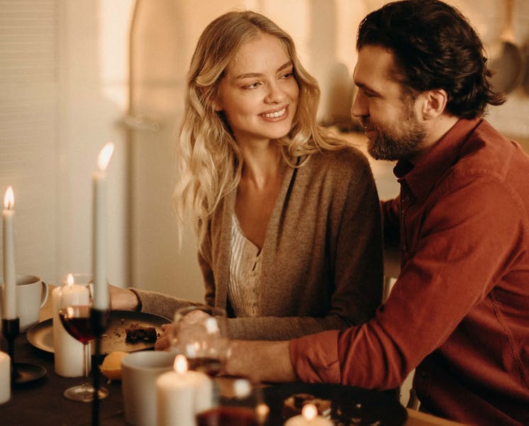 Should men pay for things during the dating phase of a relationship? Should men pay for things during the dating phase of a relationship?